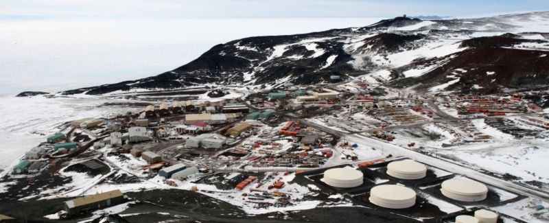 The U.S. McMurdo research base in Antarctica. Credits: Wikimedia Commons.