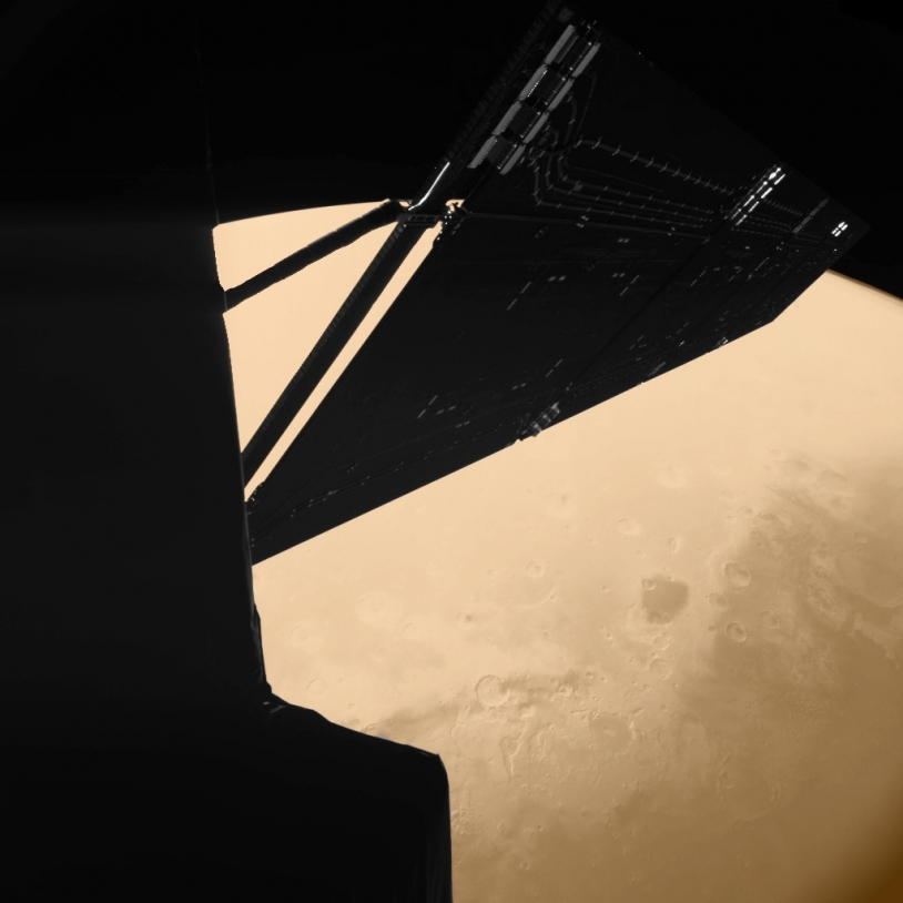 Une portion de Rosetta se détache devant le globe martien lors du passage de la sonde à près de 1 000 km de la planète le 25 février 2007. Crédits : CIVA/Philae/ESA Rosetta.
