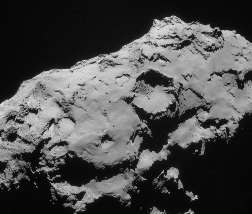 Image prise le 21 septembre par la caméra de navigation de Rosetta. Le site de secours C se situe un peu à gauche du centre du champ. Crédits : ESA/Rosetta/NavCam.